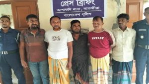 আশাশুনিতে পুলিশের অভিযানে ৪ জুয়াড়ি গ্রেফতার, নগদ টাকা ও তাস জব্দ
