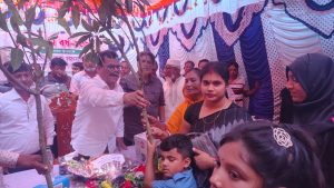 নগরঘাটায় ৩০০ শিক্ষার্থীর মাঝে গাছের চারা বিতরণ